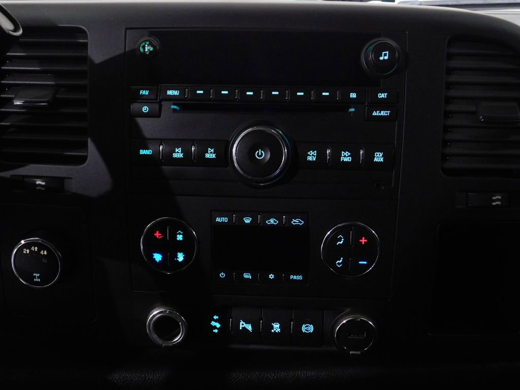 Used 2011 Chevrolet Silverado 2500 LT w/ Interior Plus Package AWD/4WD image 53