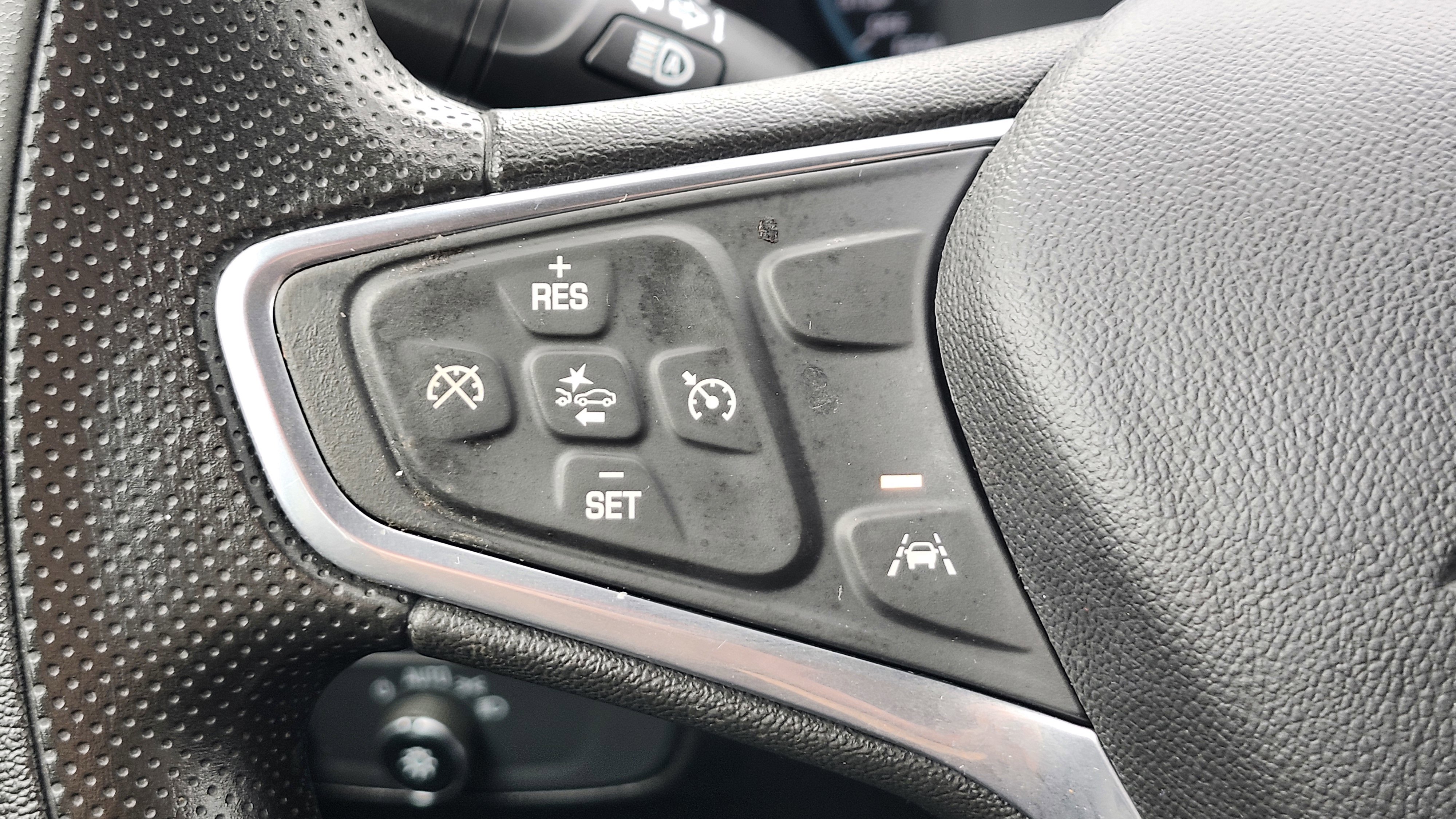 Used 2022 Chevrolet Equinox LS image 31