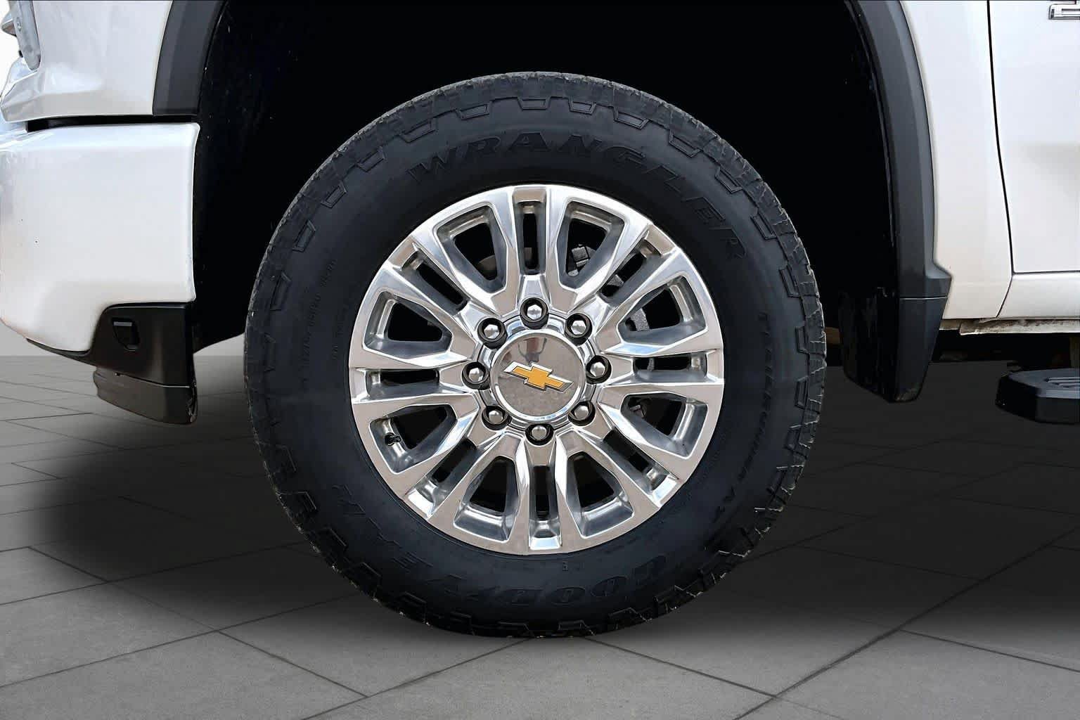 Used 2023 Chevrolet Silverado 2500 High Country w/ Z71 Off-Road Package AWD/4WD image 11