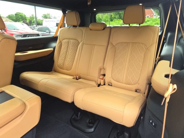 Certified 2025 Jeep Grand Wagoneer L Series III w/ Rear Seat Video Group 1 AWD/4WD image 33