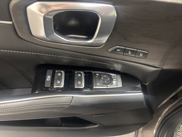 Used 2025 Kia Sorento SX Prestige image 17