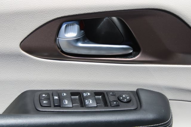 Used 2024 Chrysler Voyager LX FWD image 13