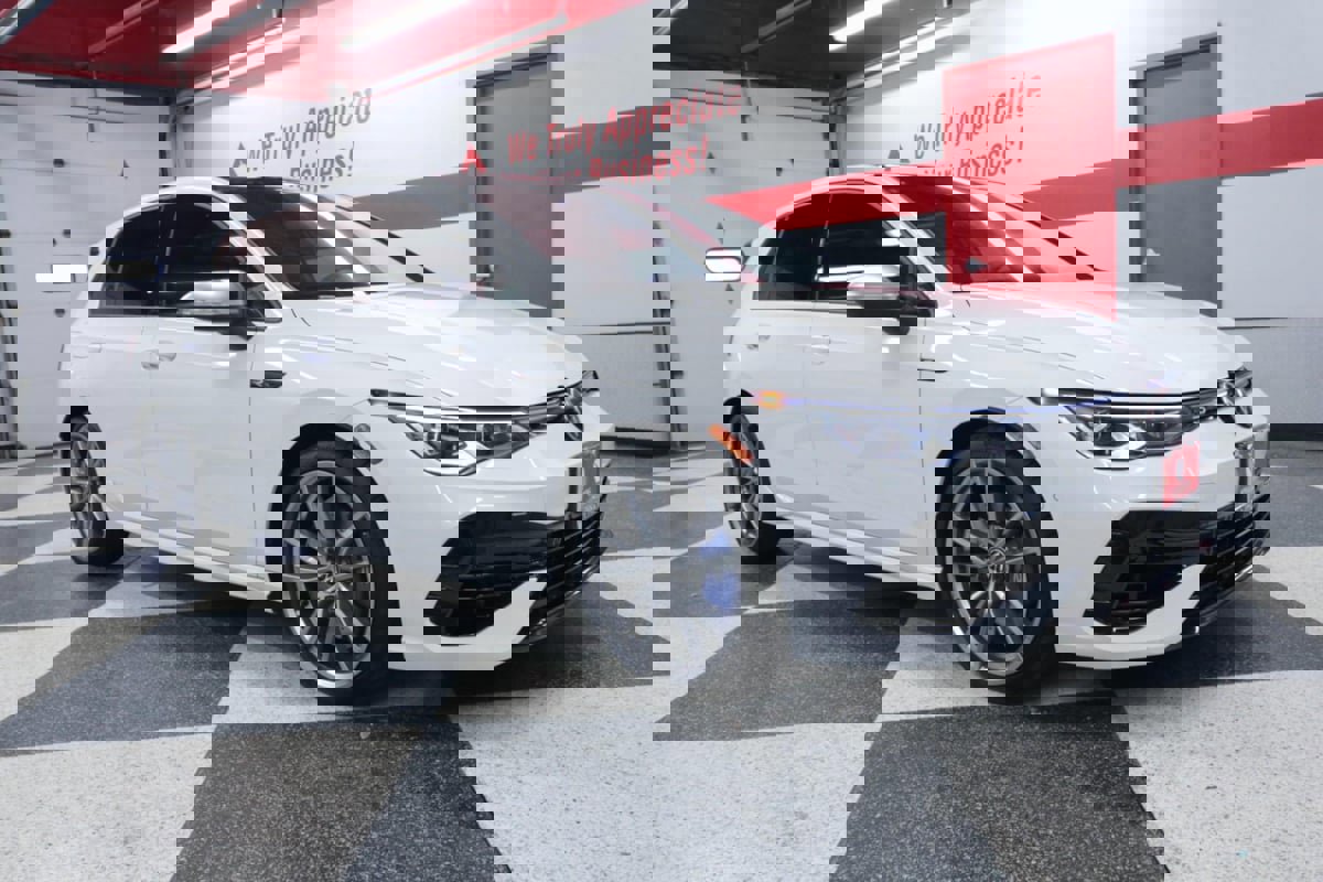 Used 2024 Volkswagen Golf R image 2