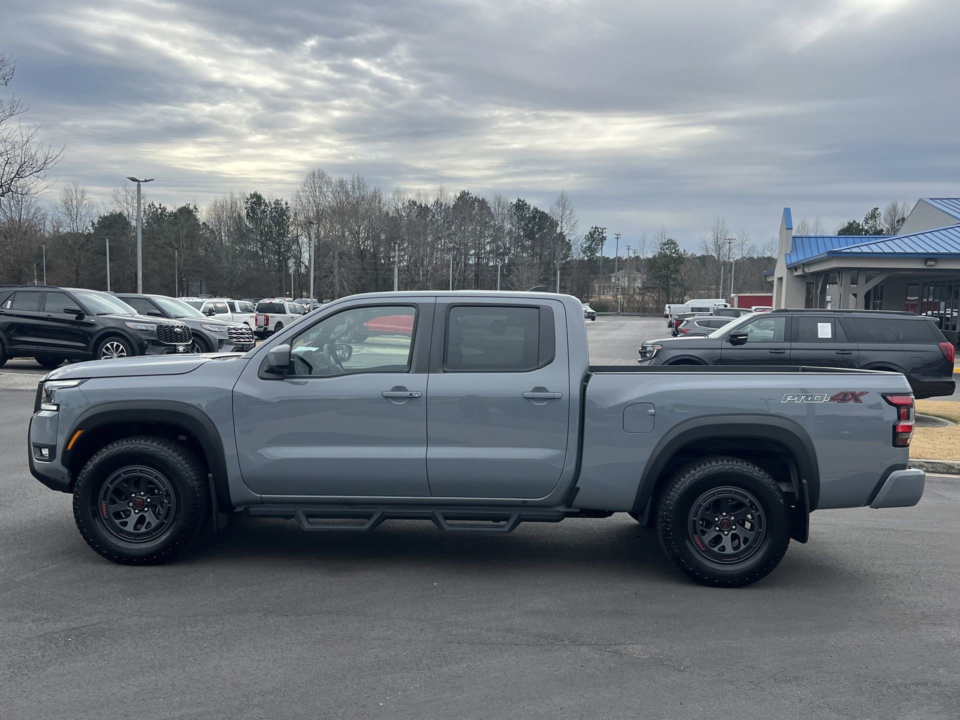 Used 2025 Nissan Frontier PRO-4X image 23