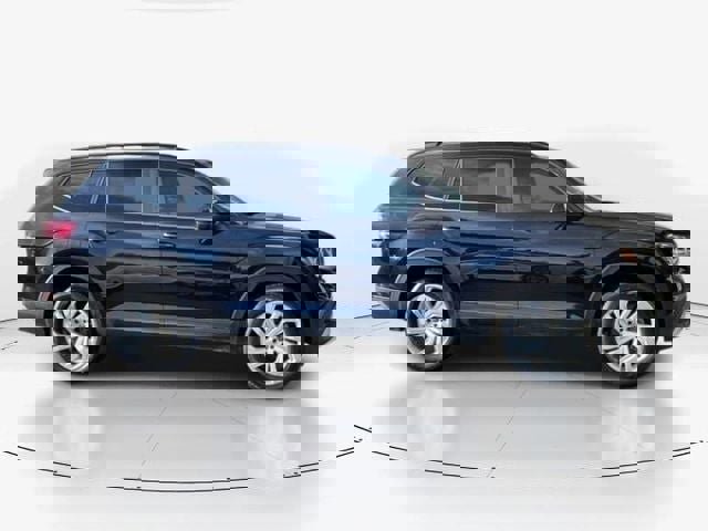 Used 2022 Volkswagen Atlas SE image 2