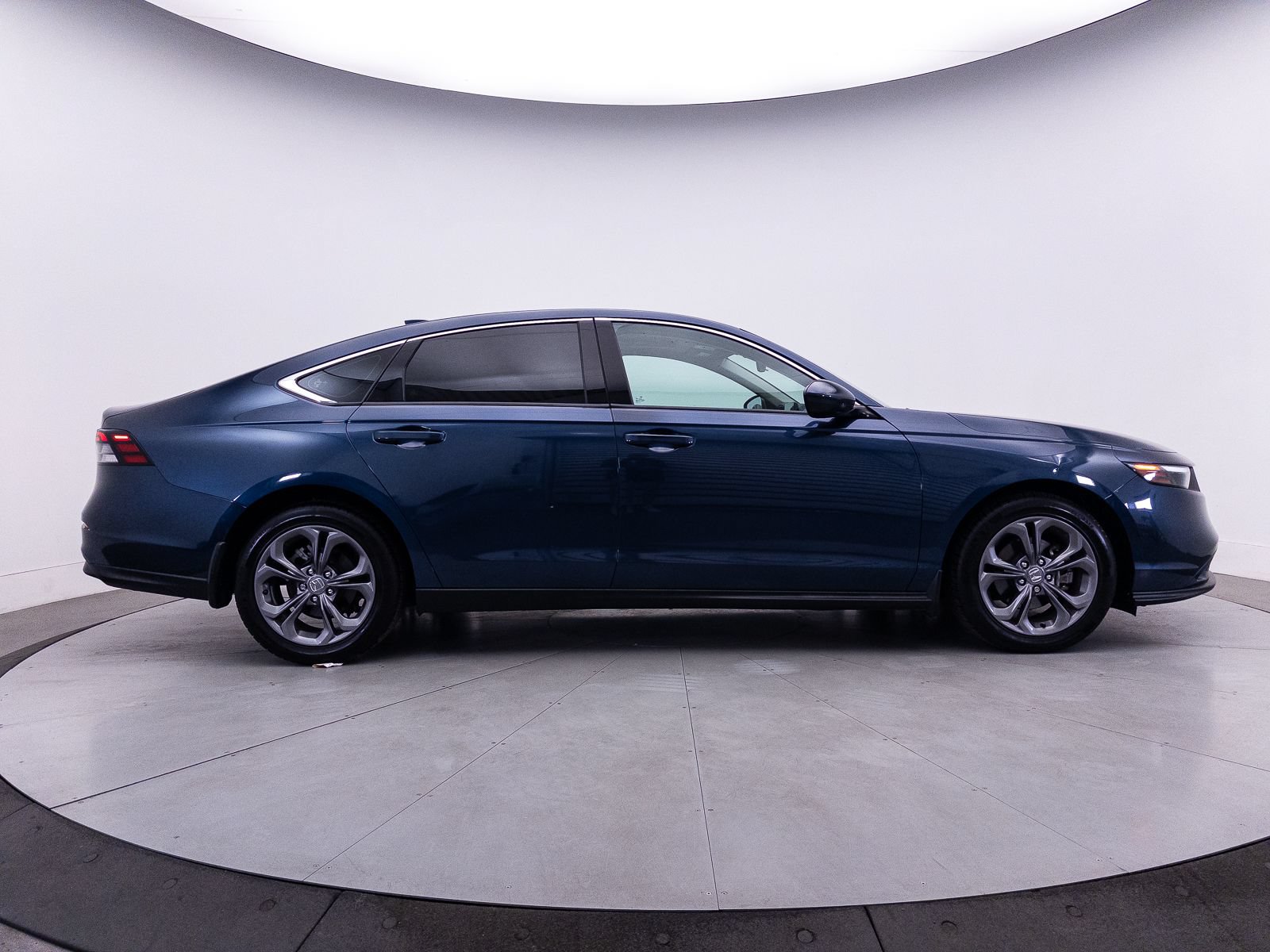 Used 2023 Honda Accord EX image 41