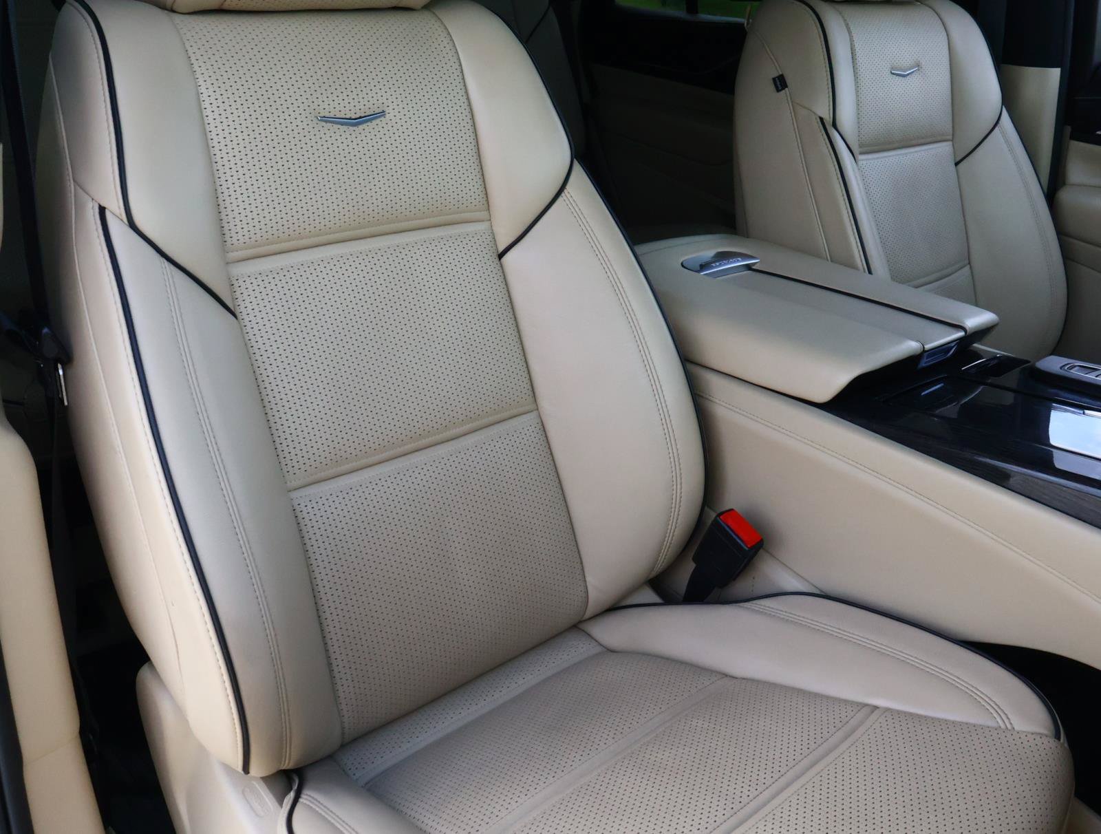 Used 2021 Cadillac Escalade Premium Luxury RWD image 25