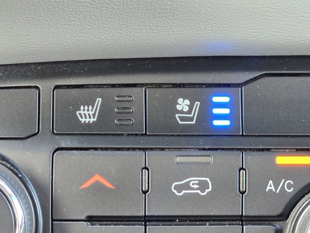 Used 2021 Dodge Durango R/T w/ Technology Group RWD image 26