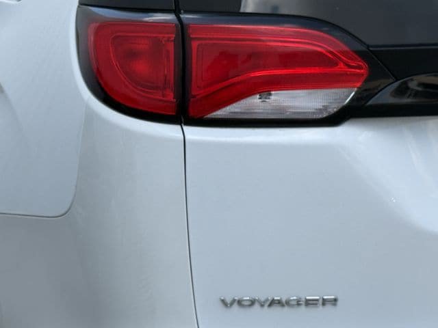 Used 2023 Chrysler Voyager LX FWD image 6