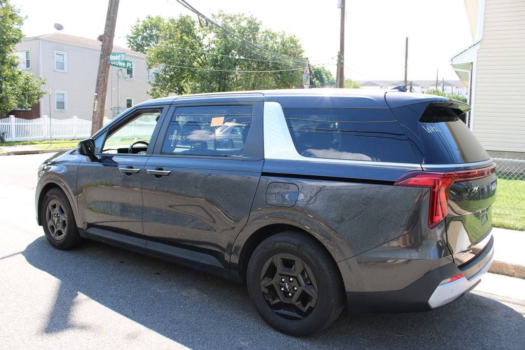 Used 2025 Kia Carnival FWD image 8