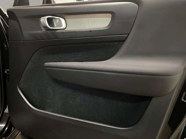 Used 2025 Volvo XC40 B5 Plus image 75