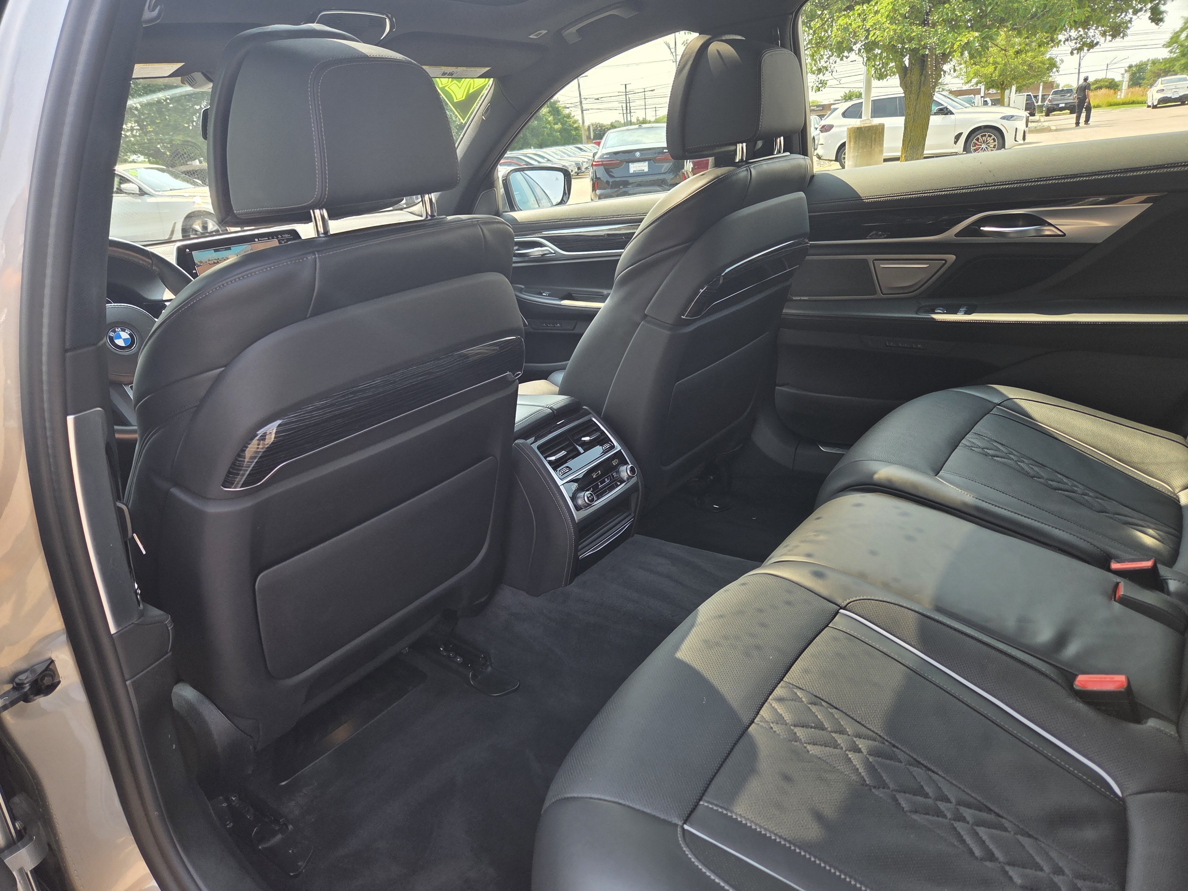 Used 2022 BMW 750i xDrive w/ M Sport Package AWD/4WD image 36