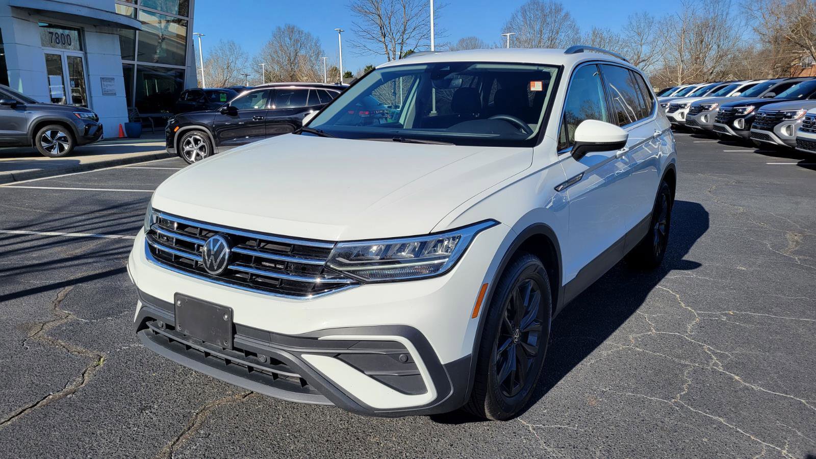 Certified 2024 Volkswagen Tiguan SE image 9