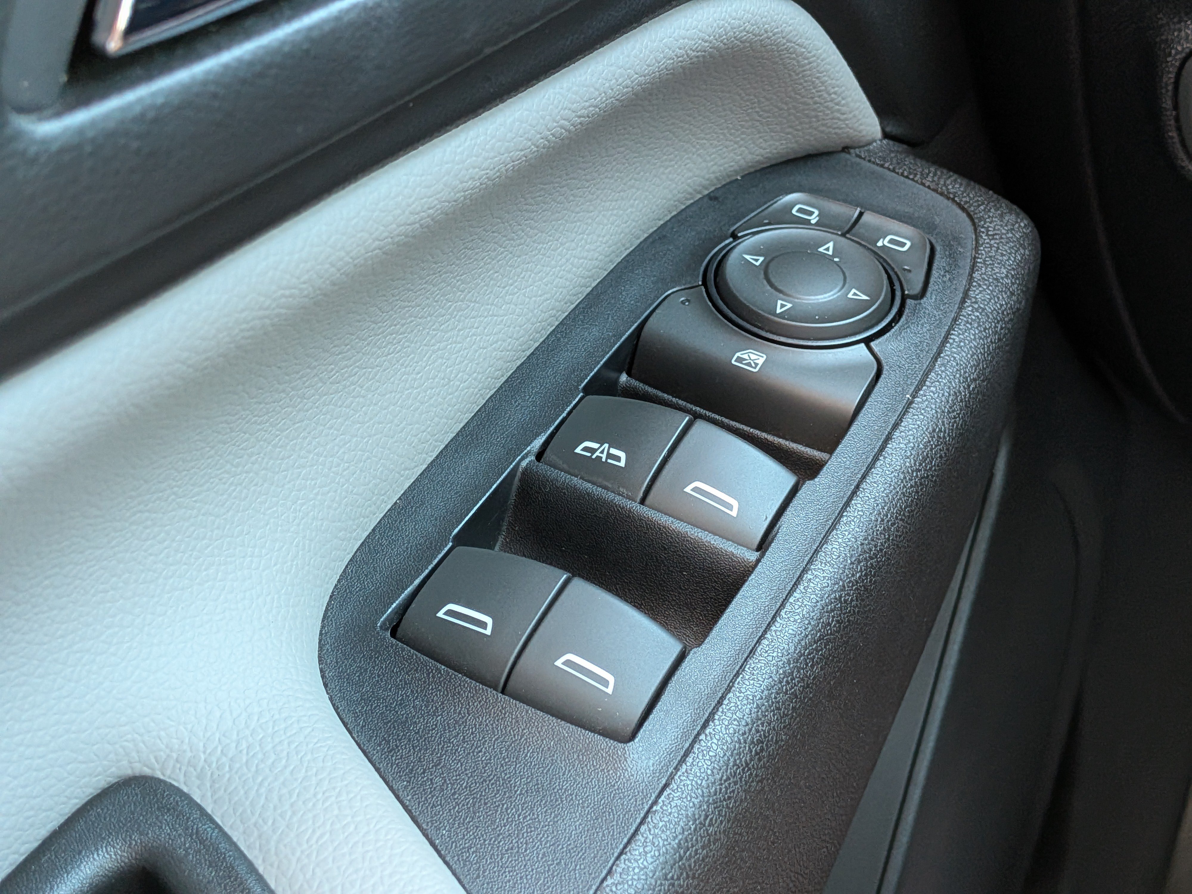 Used 2019 Chevrolet Equinox LT w/ Sun & Navigation Package FWD image 23