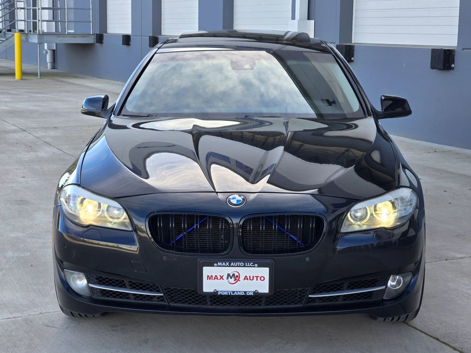 Used 2011 BMW 528i Sedan image 3