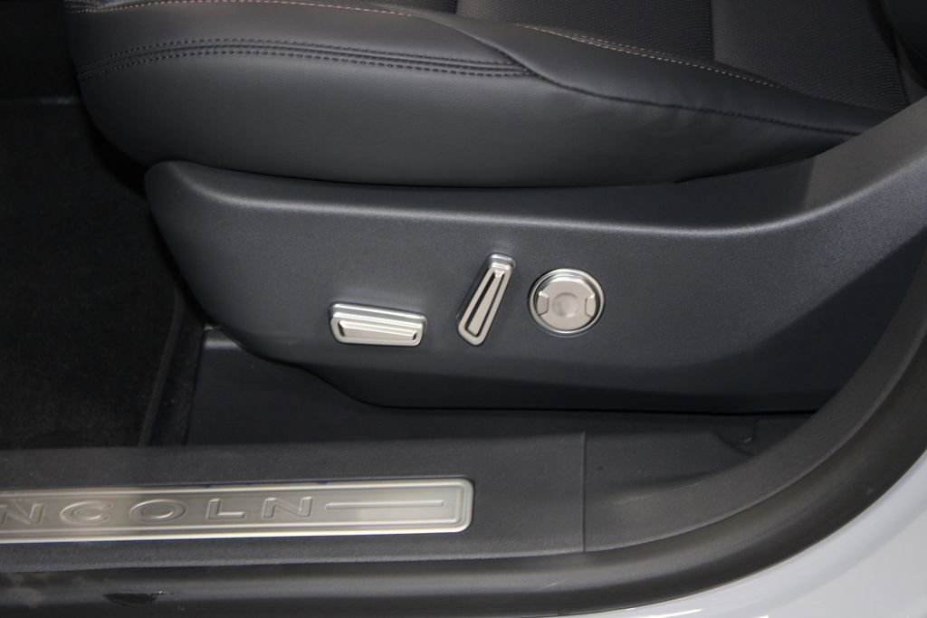 New 2026 Lincoln Nautilus Premier image 21
