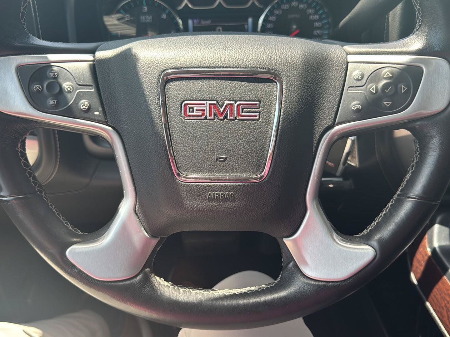Used 2018 GMC Sierra 1500 SLT w/ SLT Premium Package AWD/4WD image 12