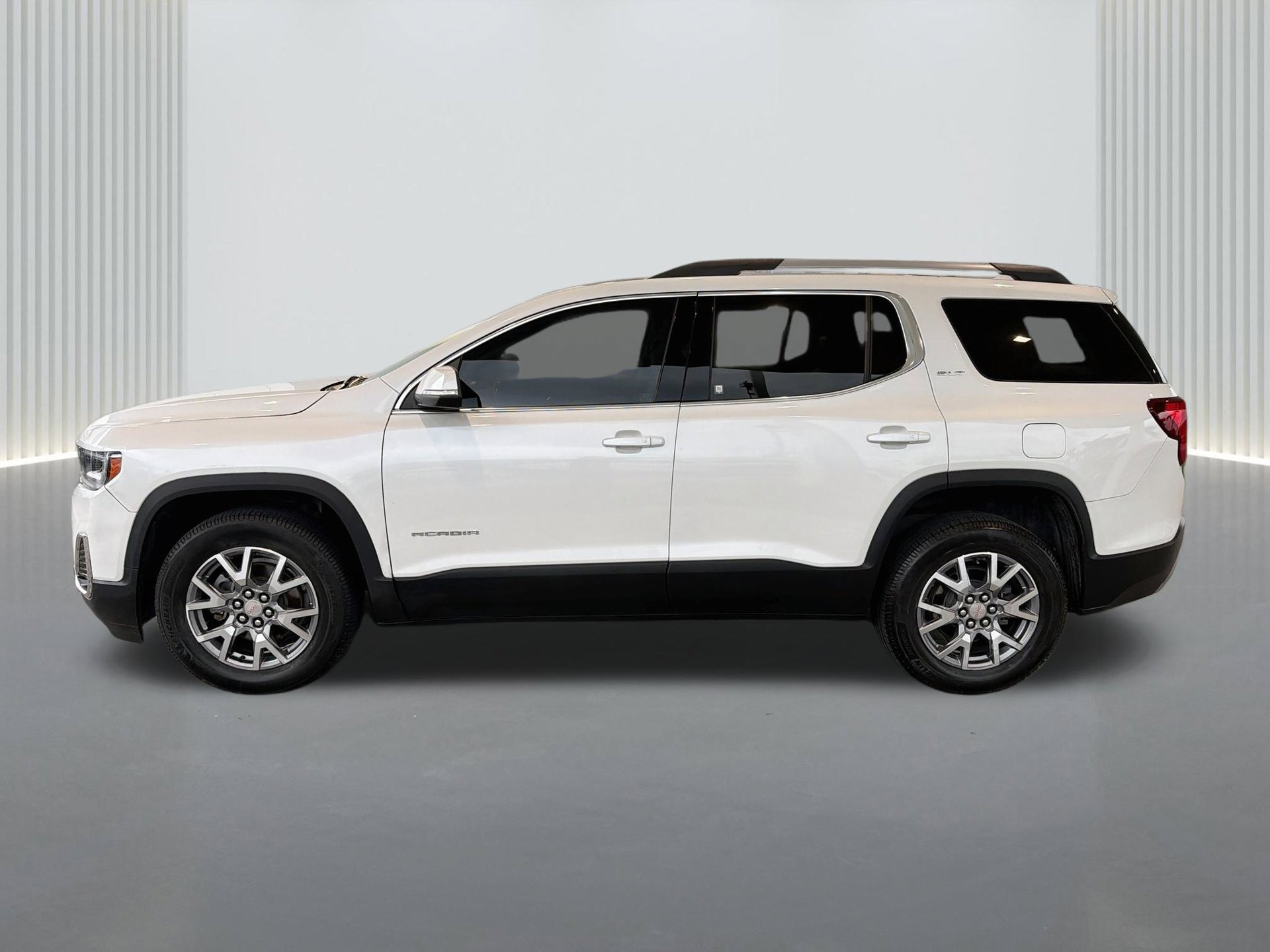 Used 2020 GMC Acadia SLT FWD image 2