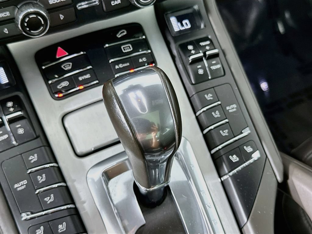 Used 2015 Porsche Cayenne Turbo AWD/4WD image 19