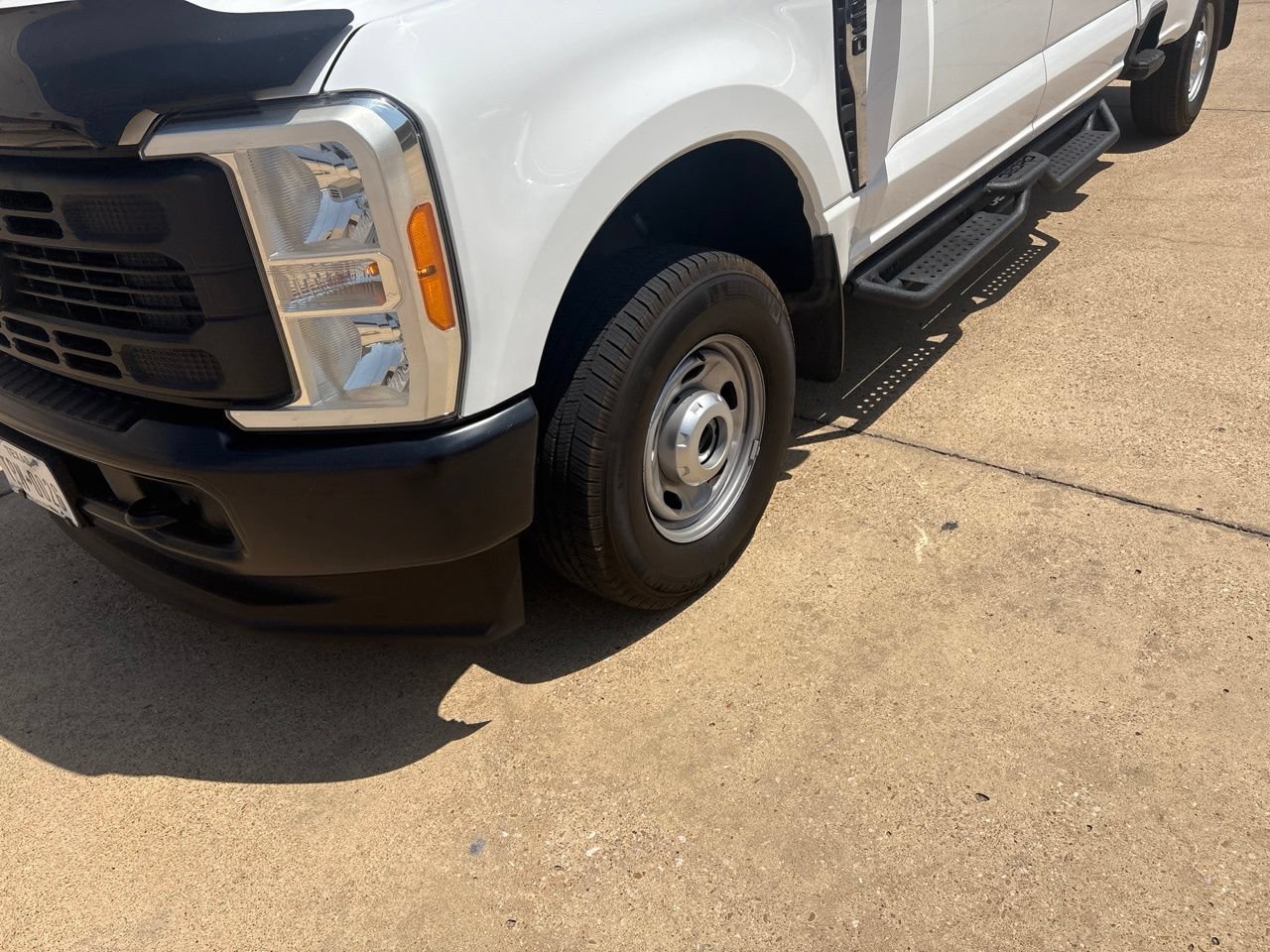 Used 2023 Ford F250 XL AWD/4WD image 2