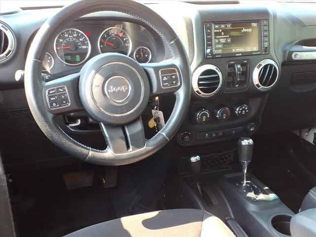 Used 2015 Jeep Wrangler Unlimited Sahara w/ Connectivity Group image 15