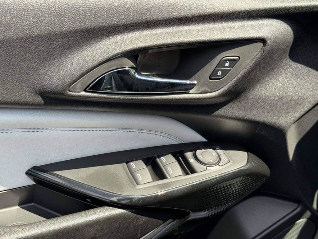 New 2026 Chevrolet Trax LT w/ Driver Confidence Package FWD image 18