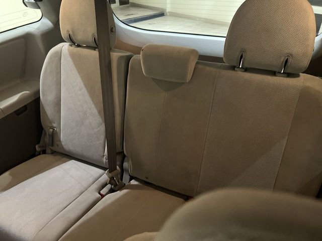 Used 2020 Toyota Sienna L image 21