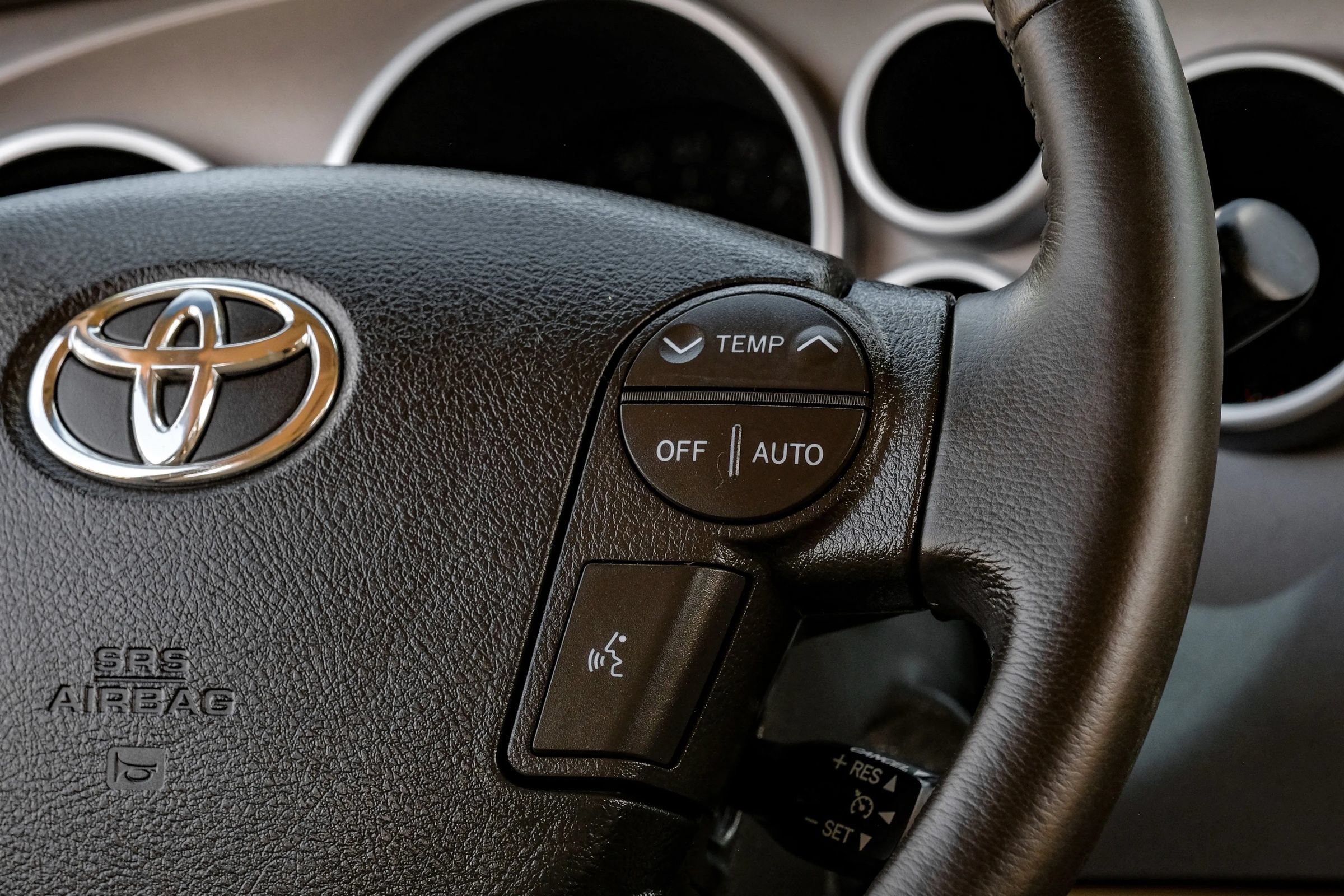 Used 2011 Toyota Sequoia Limited RWD image 15