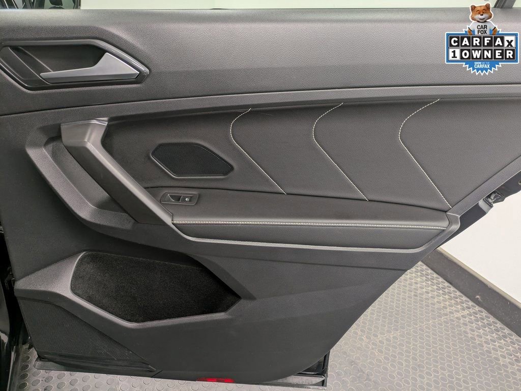 Used 2022 Volkswagen Tiguan SE w/ Panoramic Sunroof Package AWD/4WD image 27