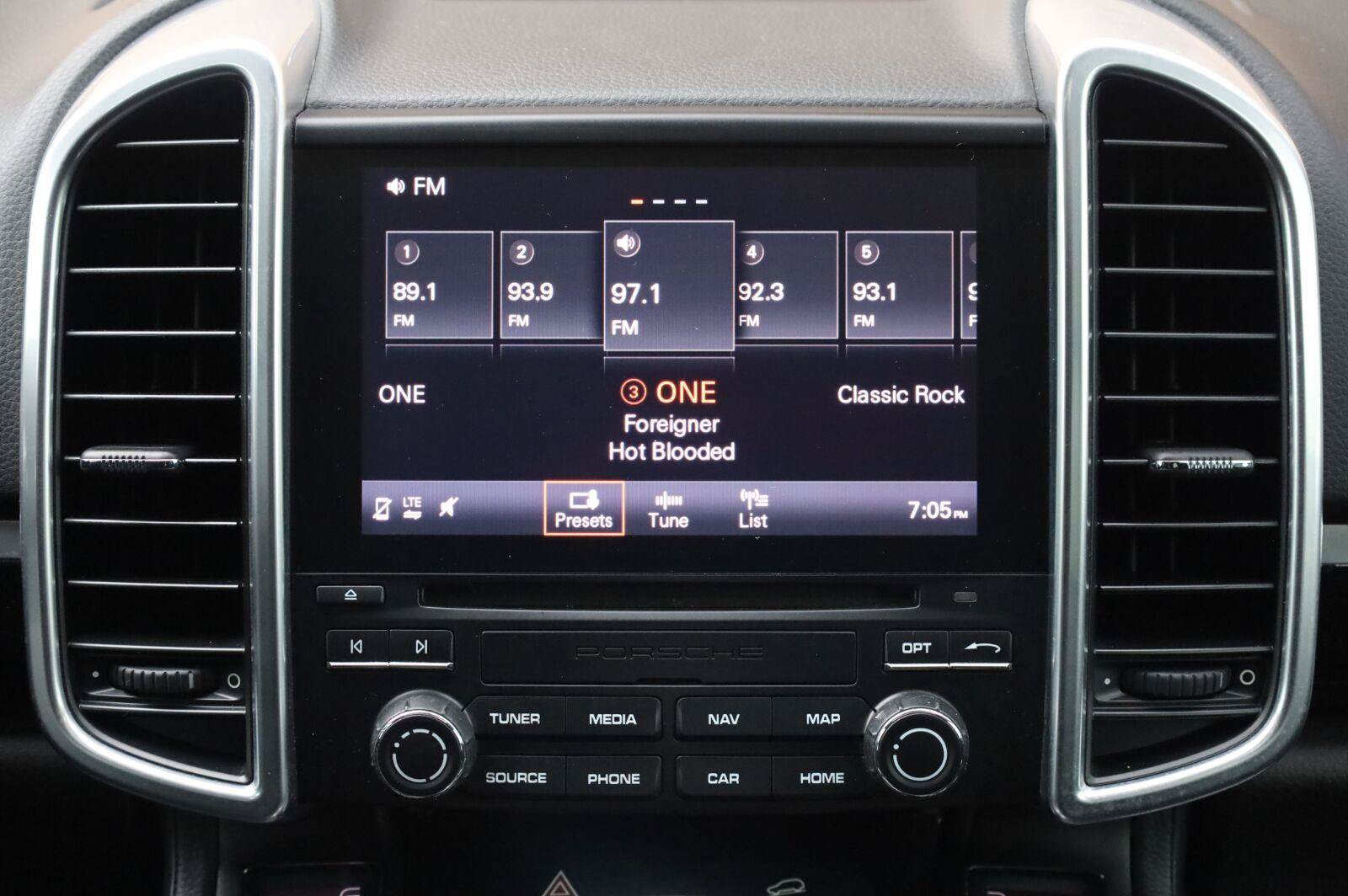 Used 2018 Porsche Cayenne AWD/4WD image 38