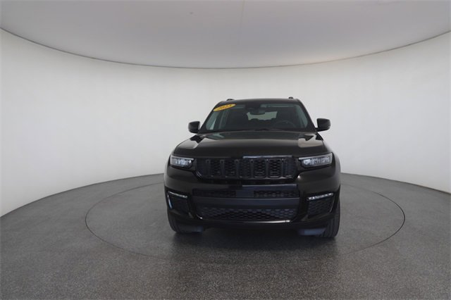 Used 2023 Jeep Grand Cherokee L Limited w/ Black Appearance Package image 32