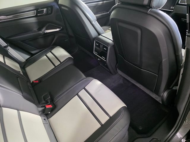 Certified 2023 Porsche Cayenne Turbo image 33