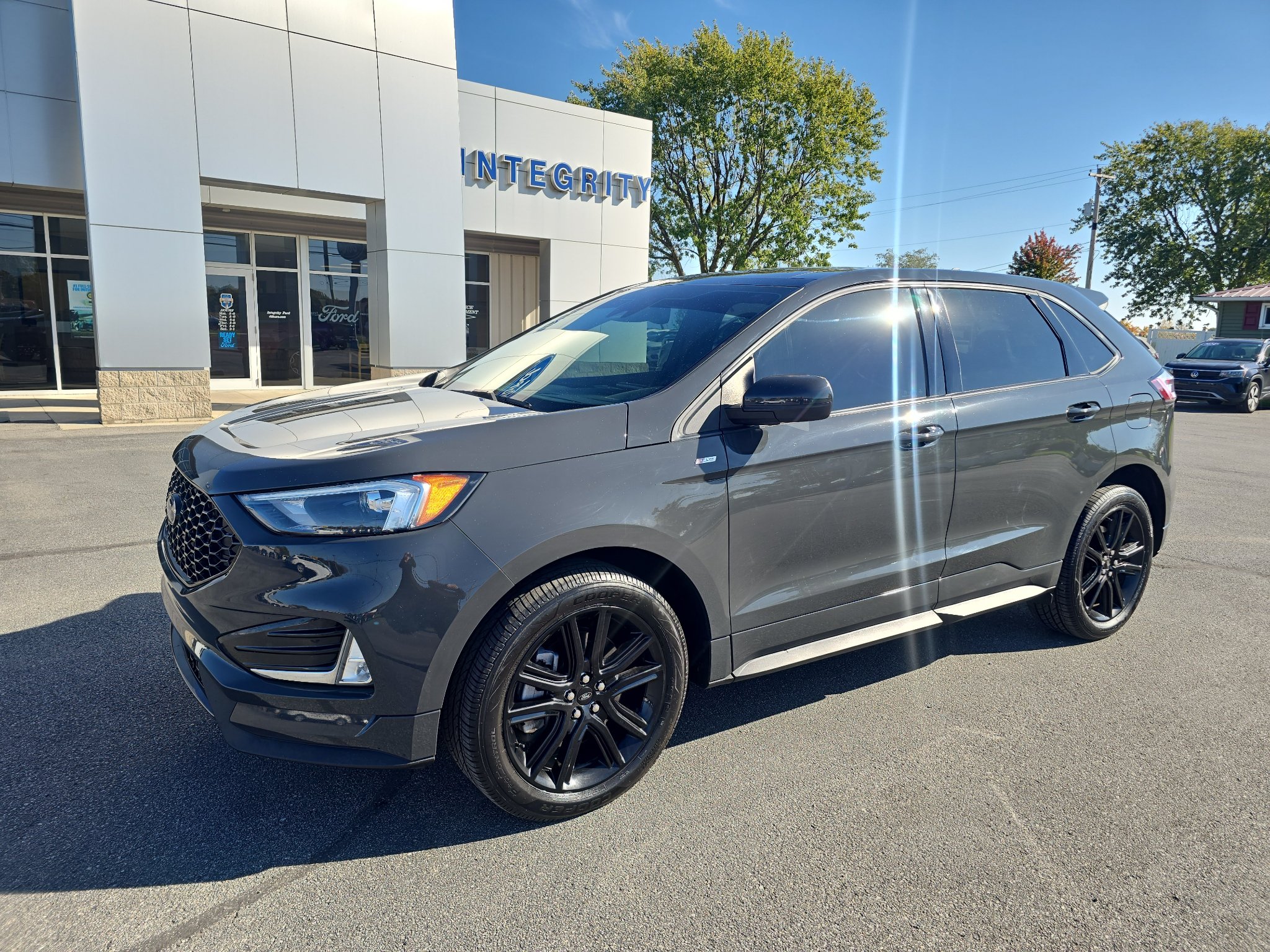 Used 2021 Ford Edge ST-Line w/ Class II Trailer Tow Package AWD/4WD image 2