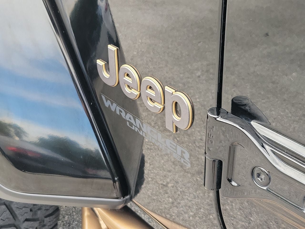 Used 2022 Jeep Wrangler Unlimited Rubicon w/ Dual Top Group AWD/4WD image 6
