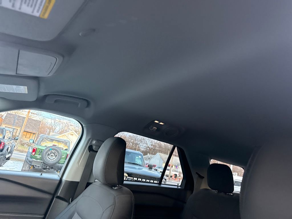 Used 2023 Ford Explorer XLT AWD/4WD image 24
