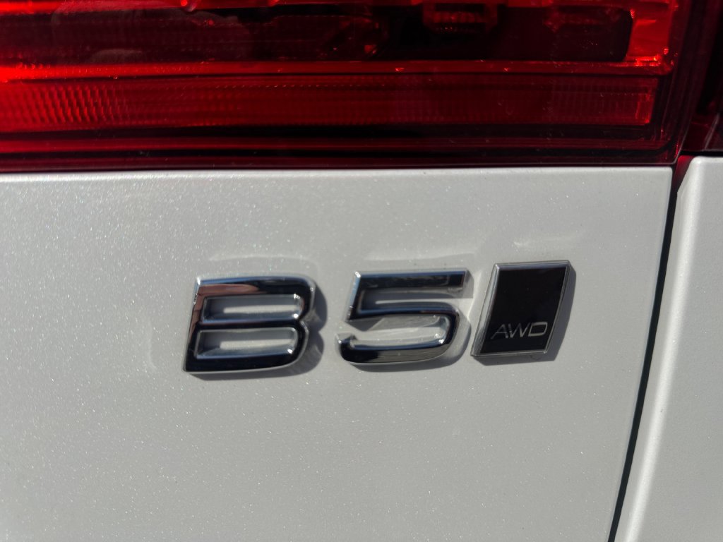 Certified 2024 Volvo XC60 B5 Core w/ Protection Package Premier AWD/4WD image 11