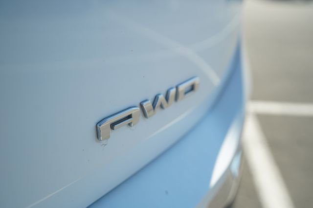 Used 2023 GMC Terrain SLT image 40