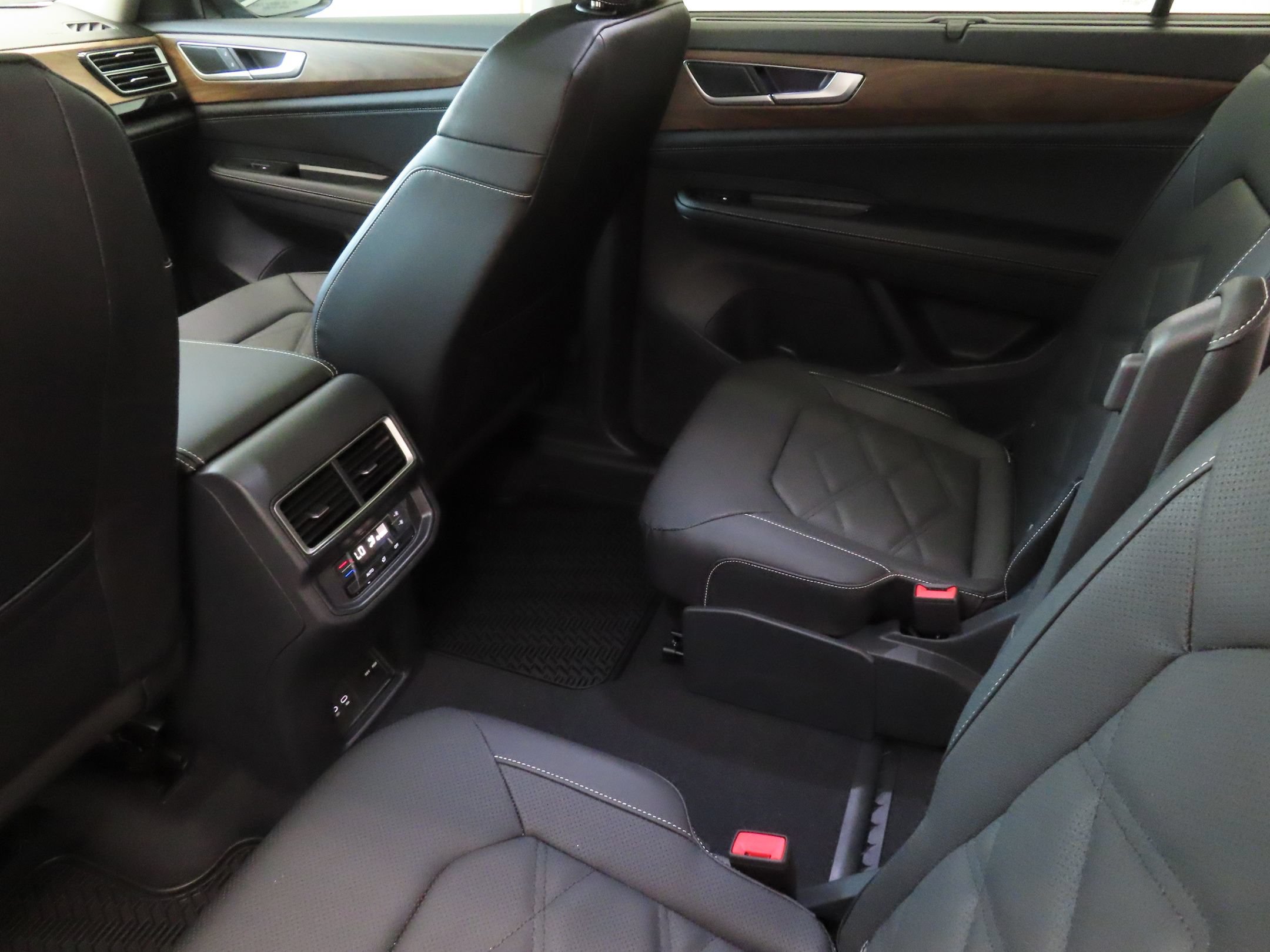 Certified 2026 Volkswagen Atlas SE FWD image 22
