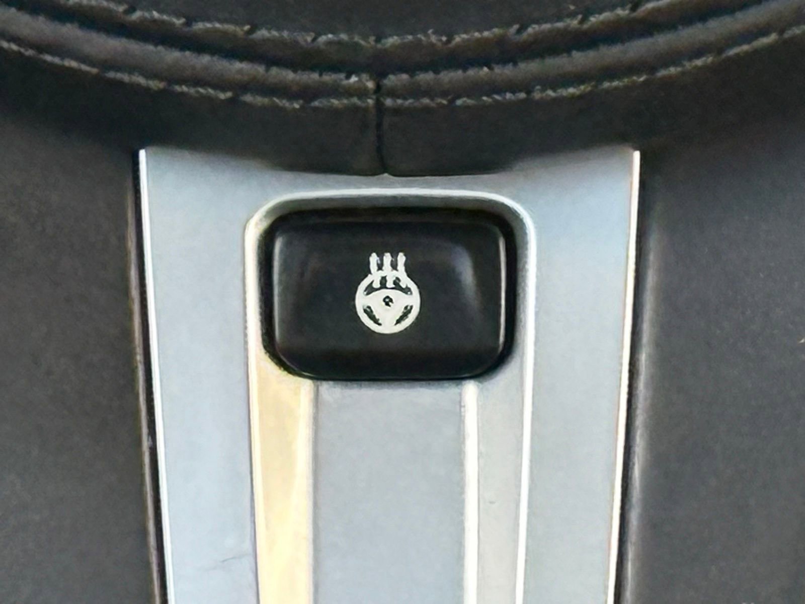 Used 2022 BMW 740i xDrive w/ M Sport Package image 39