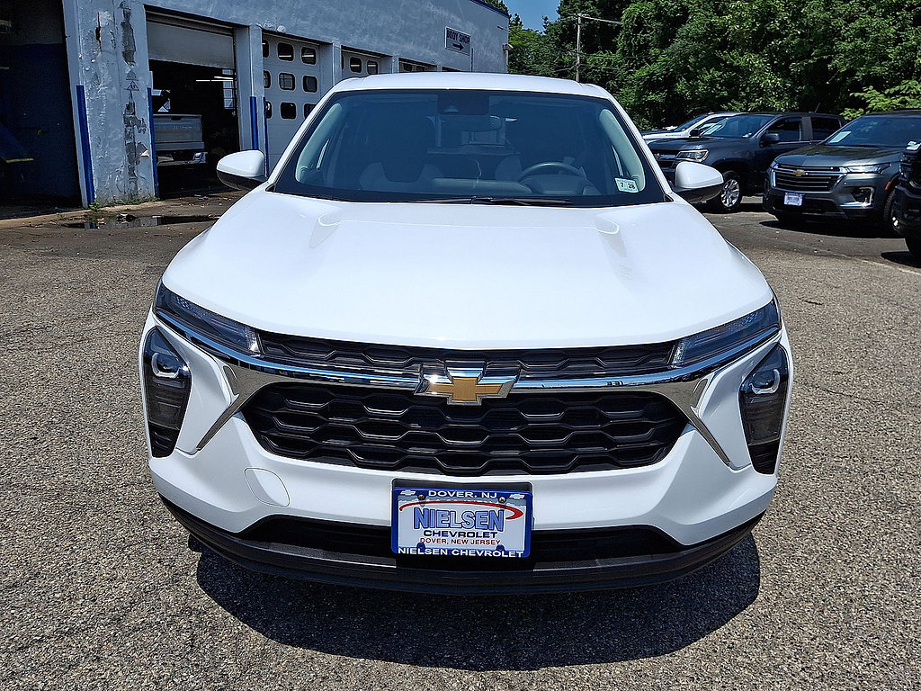 Certified 2024 Chevrolet Trax LS w/ LS Convenience Package FWD image 29