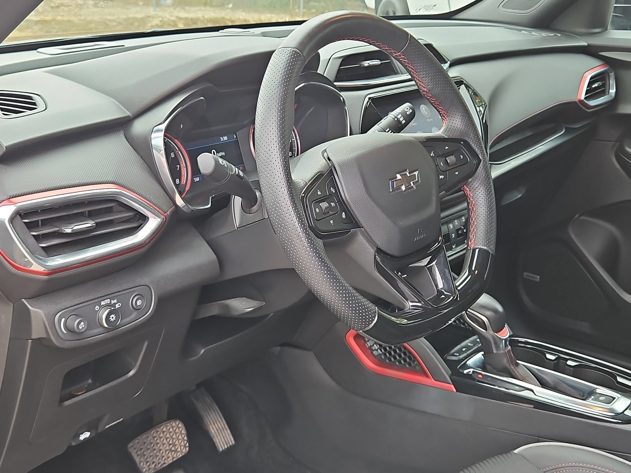 Used 2023 Chevrolet TrailBlazer RS w/ Sun and Liftgate Package FWD image 10