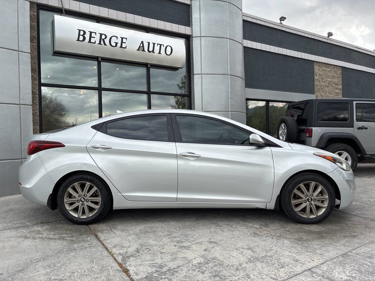 Used 2015 Hyundai Elantra SE w/ Option Group 02 FWD image 6