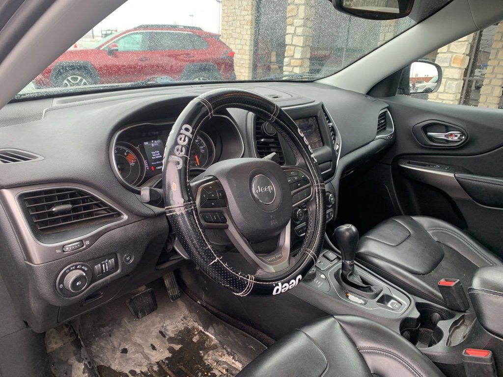 Used 2019 Jeep Cherokee Latitude Plus w/ Comfort/Convenience Group image 18