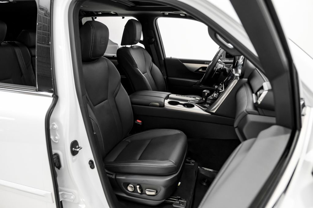 Used 2023 Lexus LX 600 F Sport image 32