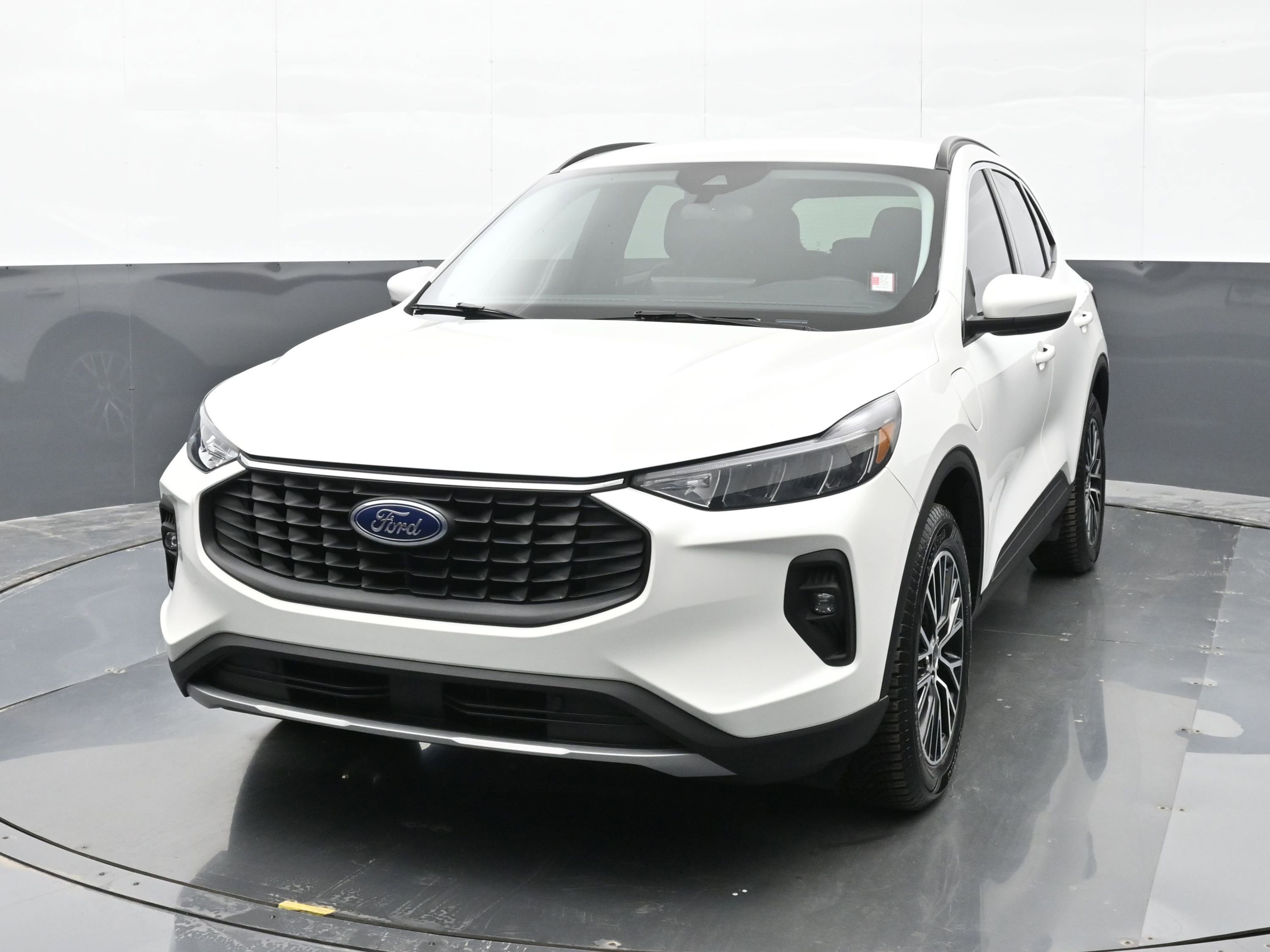 Used 2023 Ford Escape SE image 4