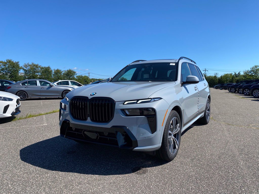 New 2027 BMW X7 xDrive40i w/ M Sport Package AWD/4WD image 1