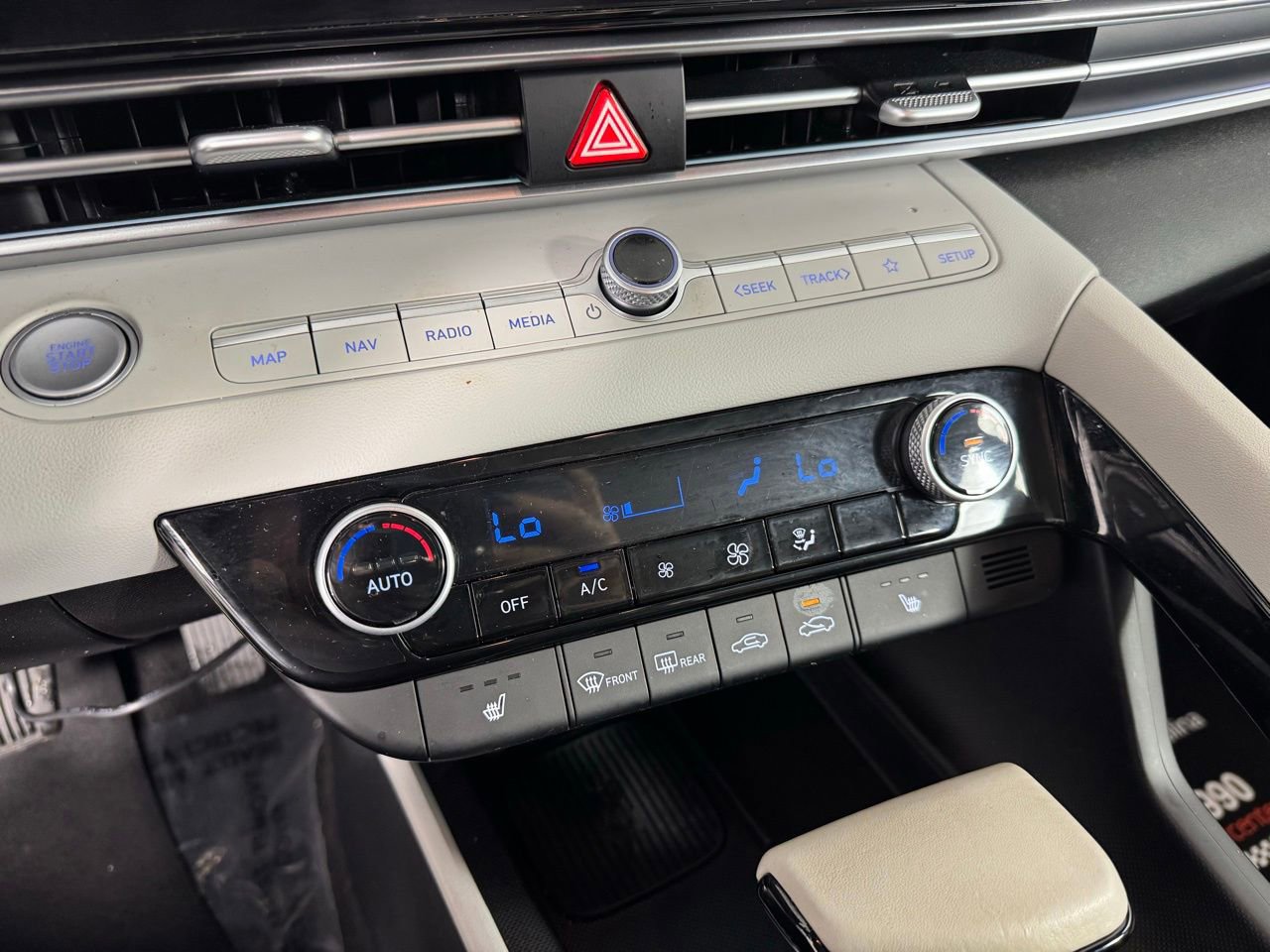 Used 2025 Hyundai Elantra Limited image 19