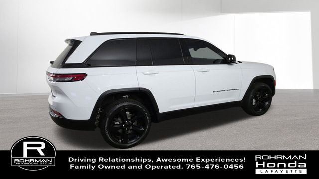 Used 2024 Jeep Grand Cherokee Limited w/ Black Appearance Package image 9