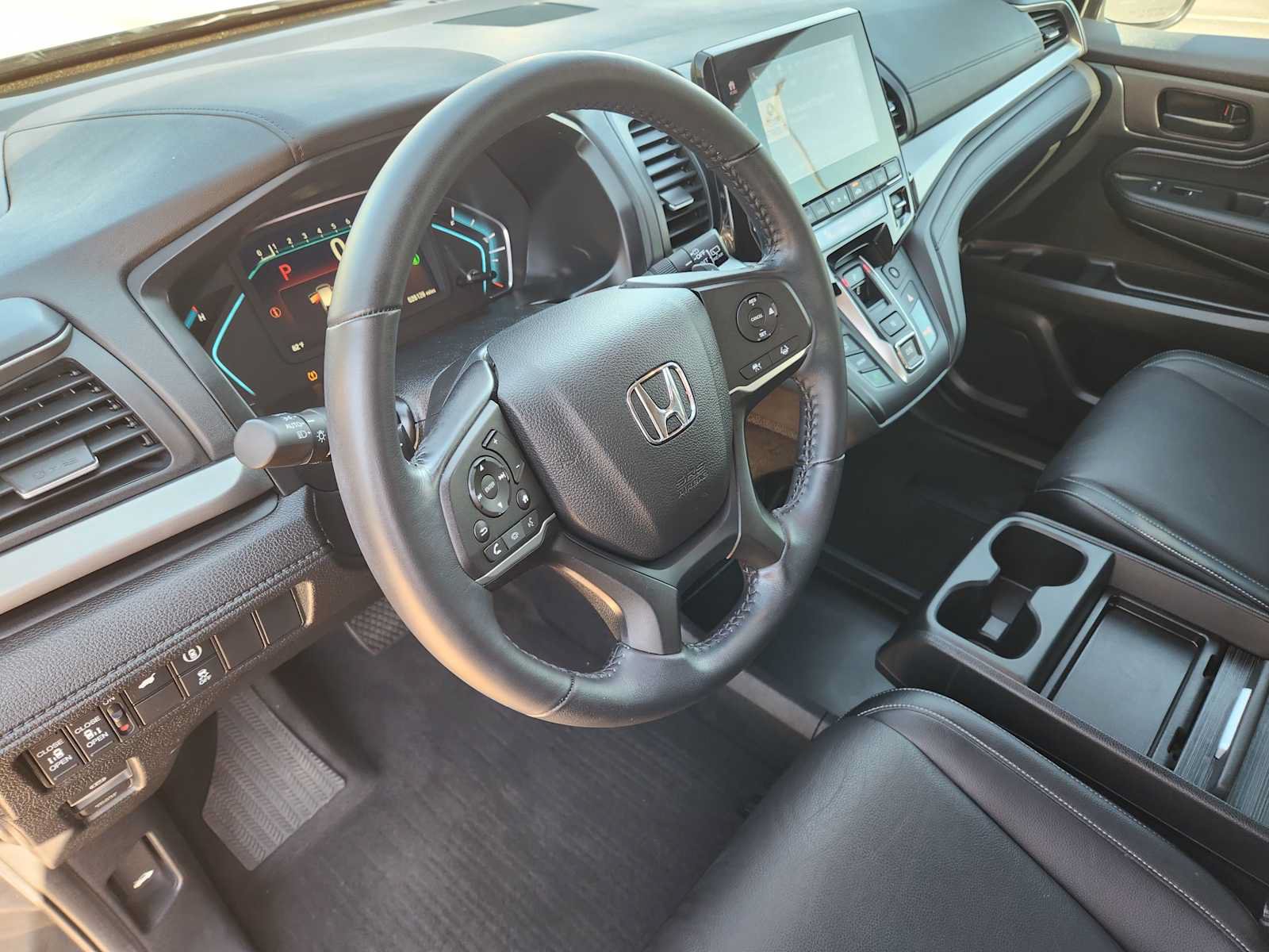 Used 2024 Honda Odyssey EX-L image 2