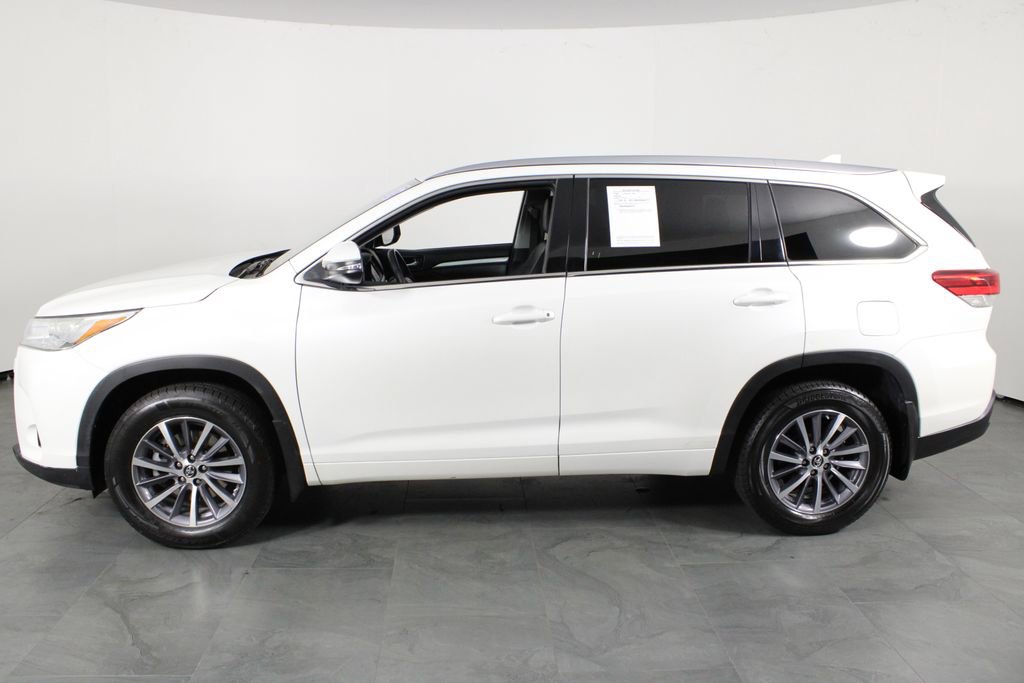 Used 2017 Toyota Highlander XLE image 12